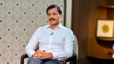 फ्रिजमध्ये ठेवलेल्या अन्नपदार्थांबाबत इशारा देताना एफडीए आयुक्त तुकाराम मुंढे