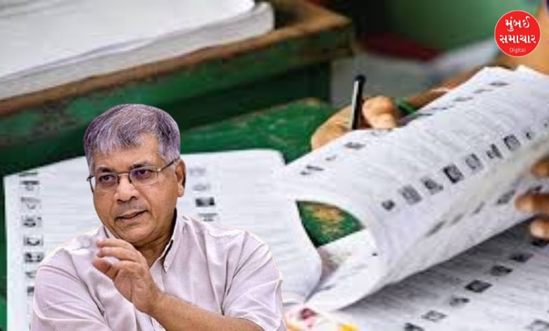 मतदार यादी पुनरिक्षण (SIR) आणि निवडणूक आयोगाच्या भूमिकेवर पत्रकार परिषदेत बोलताना प्रकाश आंबेडकर.
