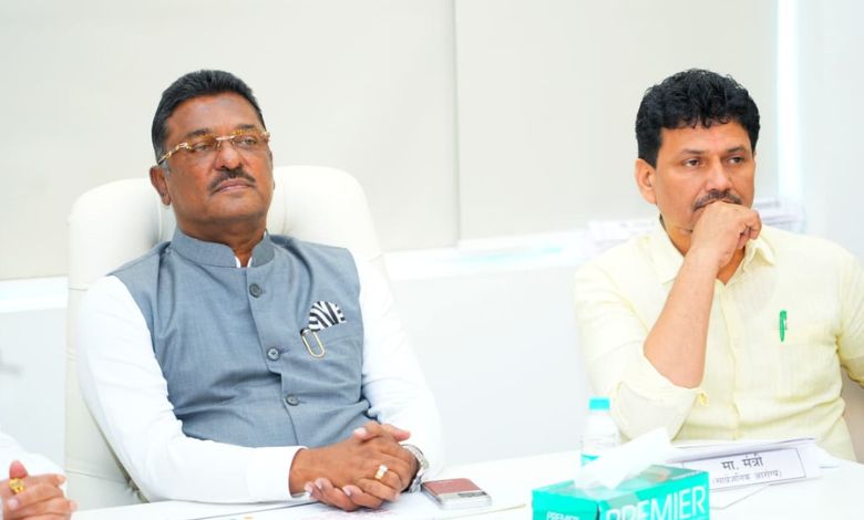 परिवहन मंत्री प्रताप सरनाईक यांच्या अध्यक्षतेखाली पार पडलेली राज्य रस्ता सुरक्षा परिषद बैठक.
