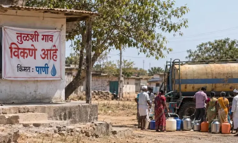 तुळशी गावातील भीषण पाणीटंचाई आणि ‘गाव विकणे आहे’ चा फलक