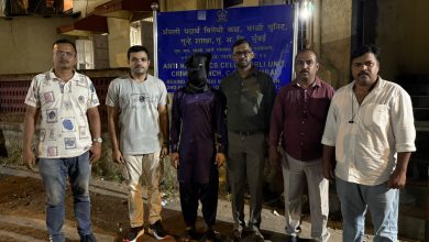 मुंबई पोलिसांच्या अंमली पदार्थविरोधी पथकाने जप्त केलेल्या नशेच्या गोळ्या आणि पोलिसांची कारवाई.