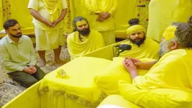संत प्रेमानंद महाराज आणि भारतीय क्रिकेटपटू विराट कोहली.