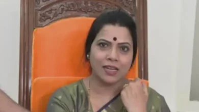 शिक्षक मारहाण प्रकरणात सत्र न्यायालयाकडून मुंबईच्या महापौर रितू तावडे यांच्यावर दंडात्मक कारवाई.