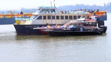 भाऊचा धक्का ते रेवस जलमार्गावर पुन्हा सुरू झालेली प्रवासी बोट सेवा
