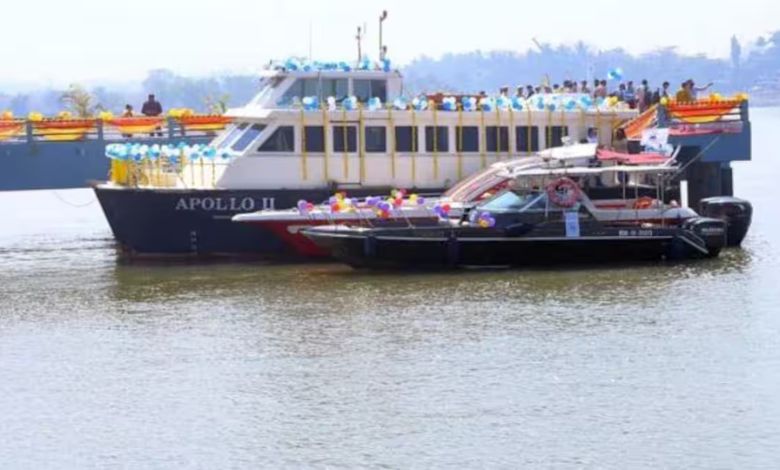 भाऊचा धक्का ते रेवस जलमार्गावर पुन्हा सुरू झालेली प्रवासी बोट सेवा