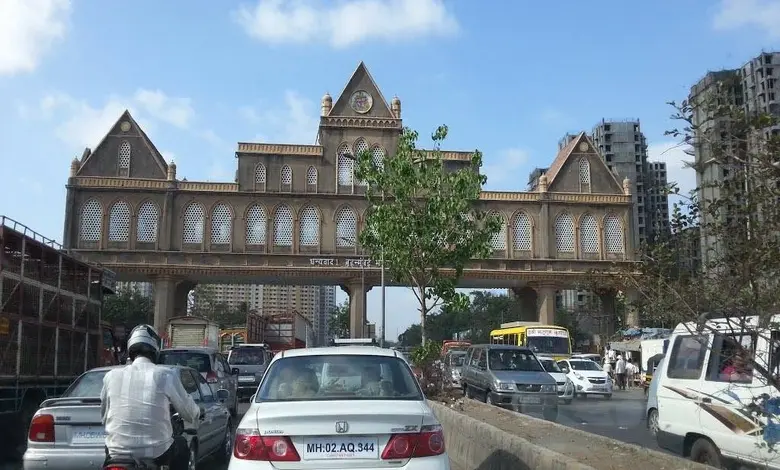मुंबईतील टोलनाक्यावर वाहनांची रांग