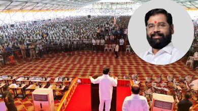 परभणी येथील जाहीर सभेत बोलताना उपमुख्यमंत्री एकनाथ शिंदे आणि उपस्थित मान्यवर.