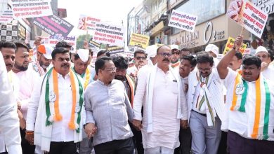 छत्रपती संभाजीनगर येथे दुष्काळग्रस्त शेतकऱ्यांच्या मागण्यांसाठी काढण्यात आलेला काँग्रेसचा जन-आक्रोश मोर्चा.
