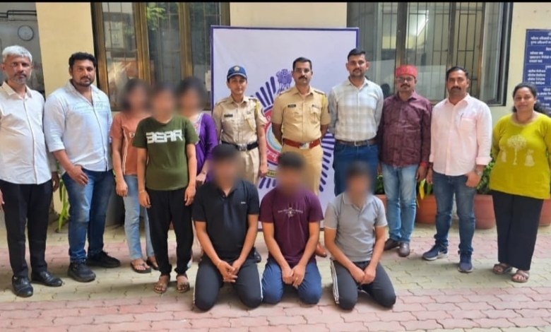मुंबईतील खार पोलीस ठाण्याचे बाहेरील दृश्य आणि पोलीस कारवाई.