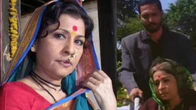 मुंबई महानगरपालिका सभागृहात नाना पाटेकर आणि मधु कांबीकर यांच्या प्रतिमेस आदरांजली वाहताना नगरसेवक.