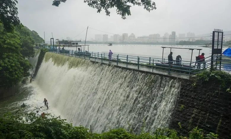 मुंबईला पाणीपुरवठा करणारा मोडक सागर तलाव आणि घटलेला पाणीसाठा