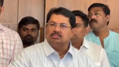नागपुरात आयोजित ओबीसी संघटनांच्या राष्ट्रीय बैठकीची माहिती देताना विजय वडेट्टीवार आणि इतर नेते.