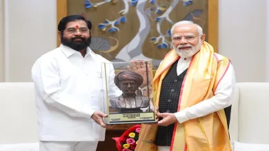 पंतप्रधान नरेंद्र मोदी आणि महाराष्ट्र राज्याचे उपमुख्यमंत्री एकनाथ शिंदे