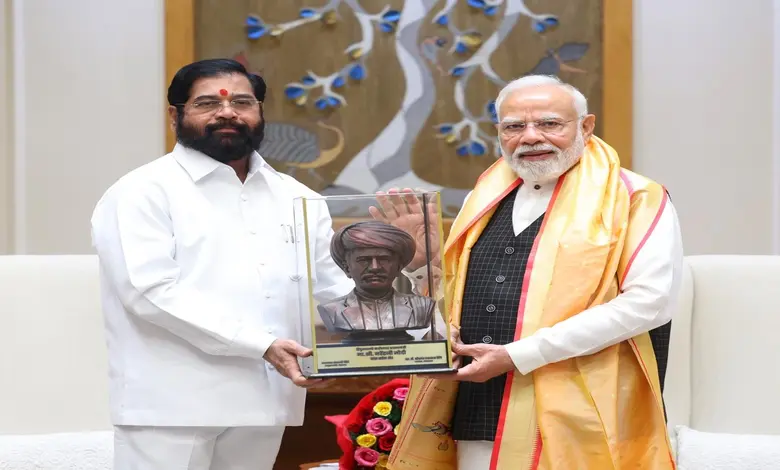 पंतप्रधान नरेंद्र मोदी आणि महाराष्ट्र राज्याचे उपमुख्यमंत्री एकनाथ शिंदे