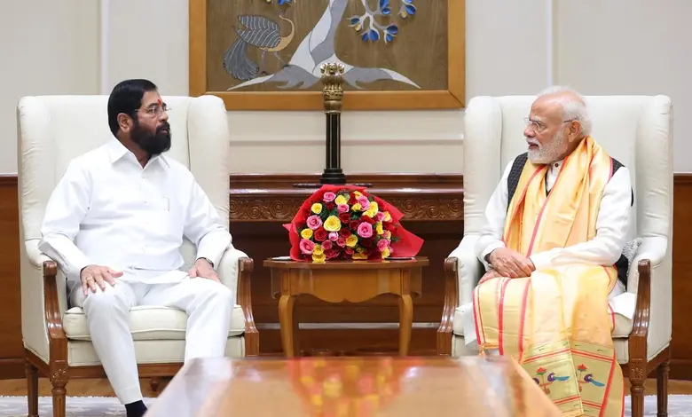 नवी दिल्लीत पंतप्रधान नरेंद्र मोदी यांची भेट घेताना उपमुख्यमंत्री एकनाथ शिंदे