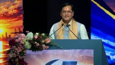 शिपिंग कॉर्पोरेशन ऑफ इंडियाच्या ६५ व्या वर्धापनदिन सोहळ्यात मार्गदर्शन करताना केंद्रीय मंत्री सर्वानंद सोनोवाल आणि इतर मान्यवर.