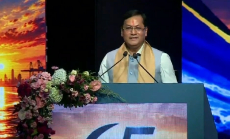 शिपिंग कॉर्पोरेशन ऑफ इंडियाच्या ६५ व्या वर्धापनदिन सोहळ्यात मार्गदर्शन करताना केंद्रीय मंत्री सर्वानंद सोनोवाल आणि इतर मान्यवर.