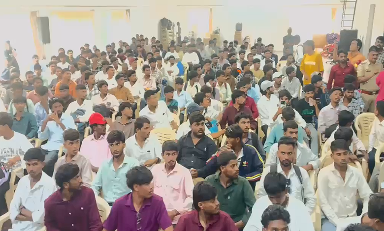 टिळक भवन मुंबई येथे आदिवासी विद्यार्थ्यांच्या